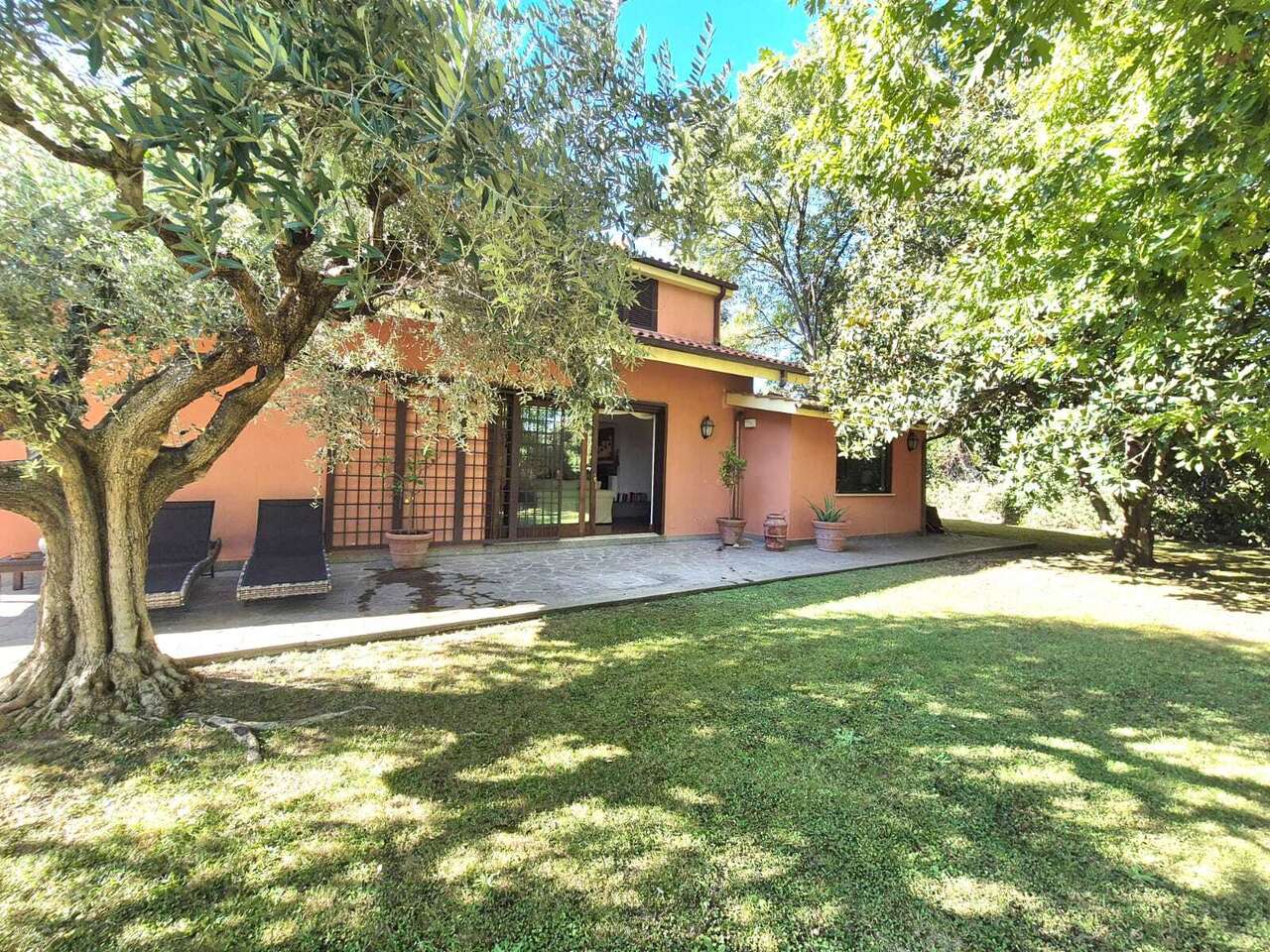 FORMELLO, SEMI-DETACHED VILLA WITH GARDEN
