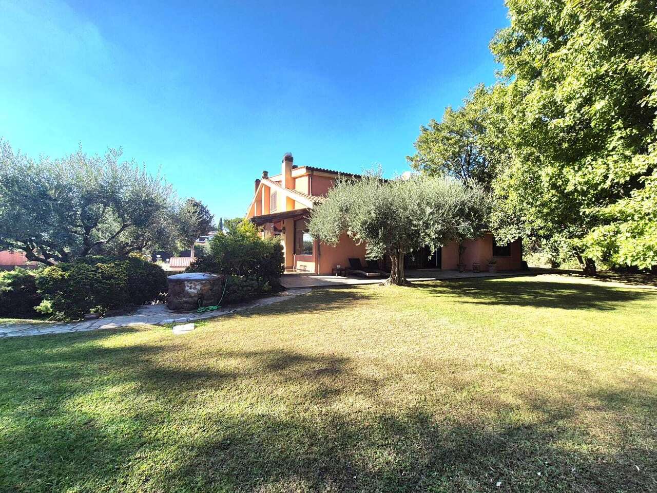 FORMELLO, SEMI-DETACHED VILLA WITH GARDEN