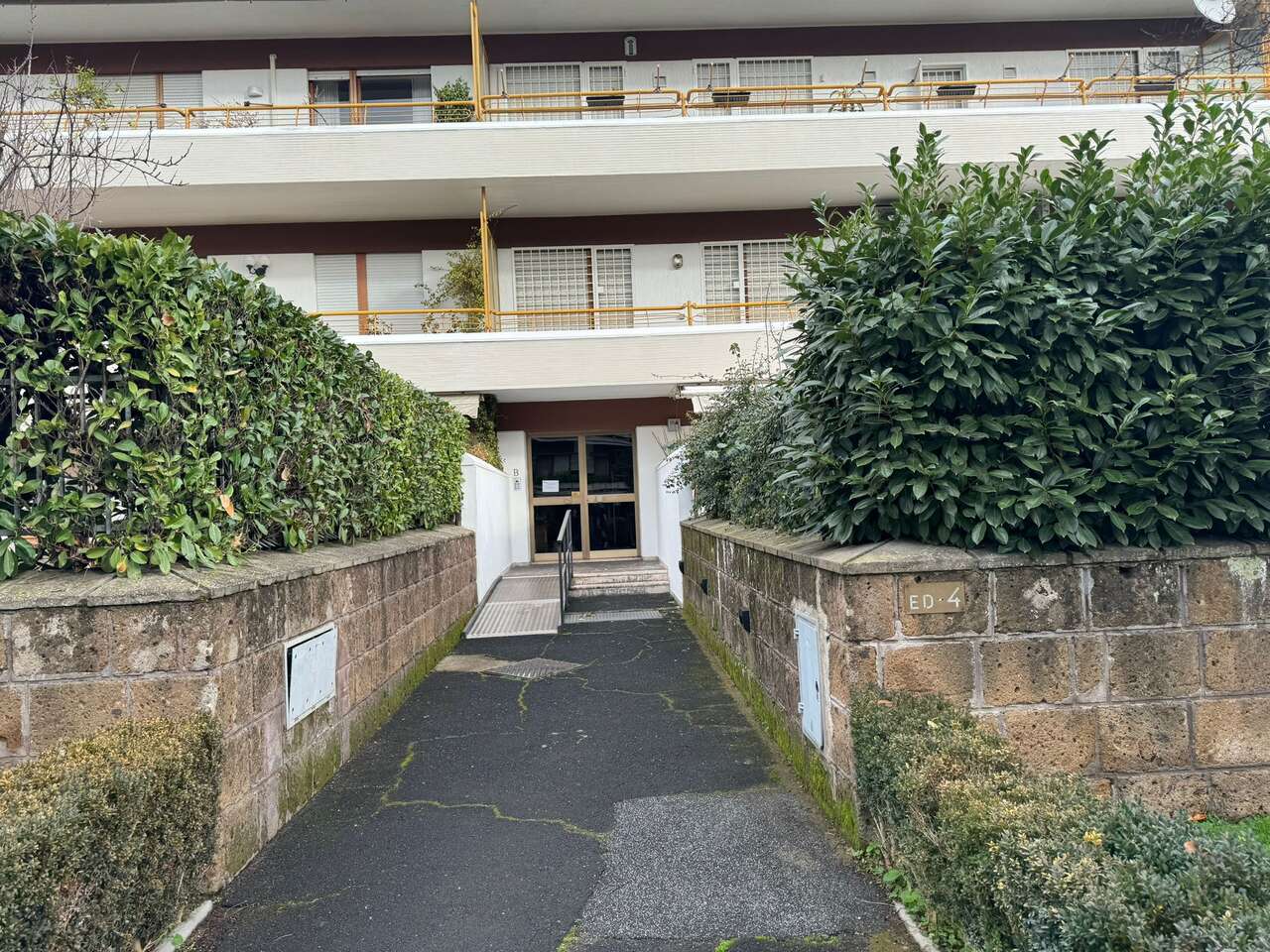 PRATO DELLA SIGNORA, APPARTAMENTO CON TERRAZZO PRATO DELLA SIGNORA, APPARTAMENTO CON TERRAZZO