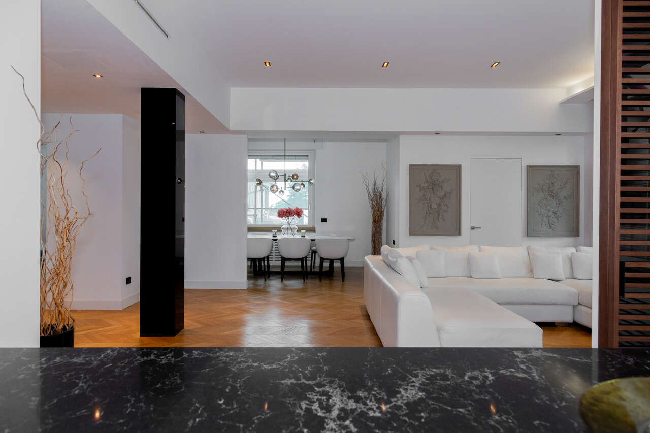 ELEGANZA MODERNA NEL CUORE DI VIGNA CLARA ELEGANZA MODERNA NEL CUORE DI VIGNA CLARA