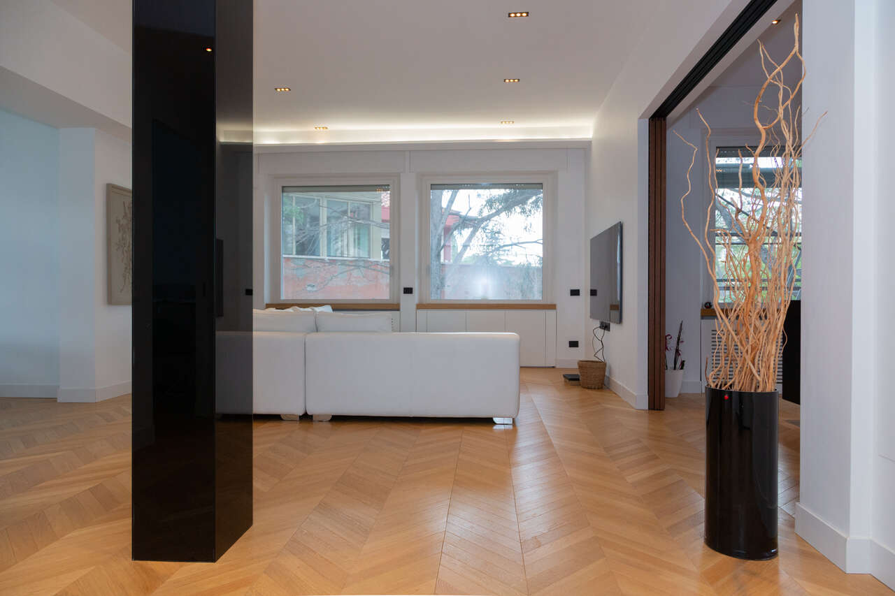 ELEGANZA MODERNA NEL CUORE DI VIGNA CLARA ELEGANZA MODERNA NEL CUORE DI VIGNA CLARA