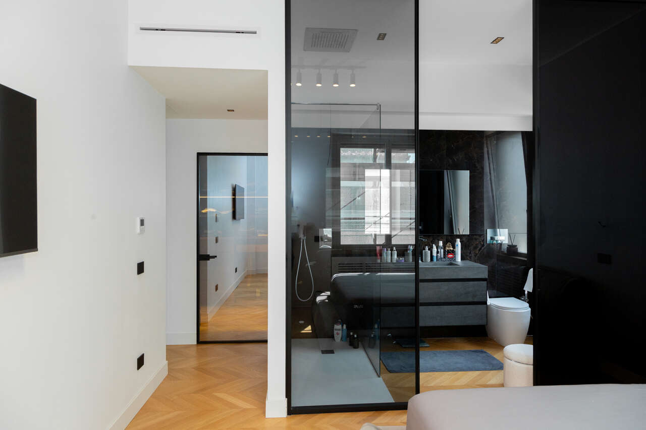 ELEGANZA MODERNA NEL CUORE DI VIGNA CLARA ELEGANZA MODERNA NEL CUORE DI VIGNA CLARA