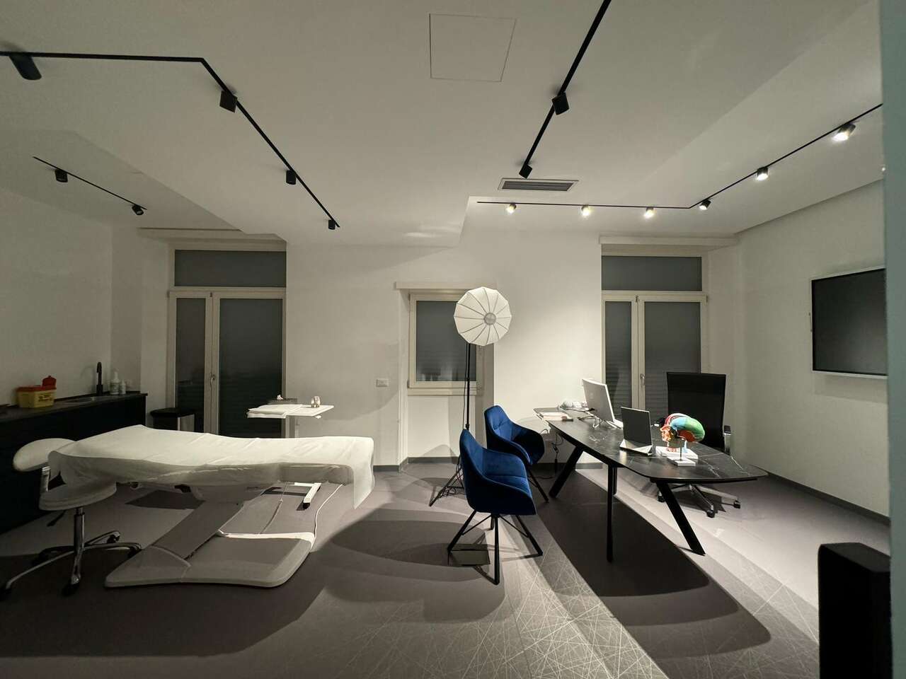 PRESTIGIOUS INCOME-GENERATING OFFICE PRESTIGIOUS INCOME-GENERATING OFFICE