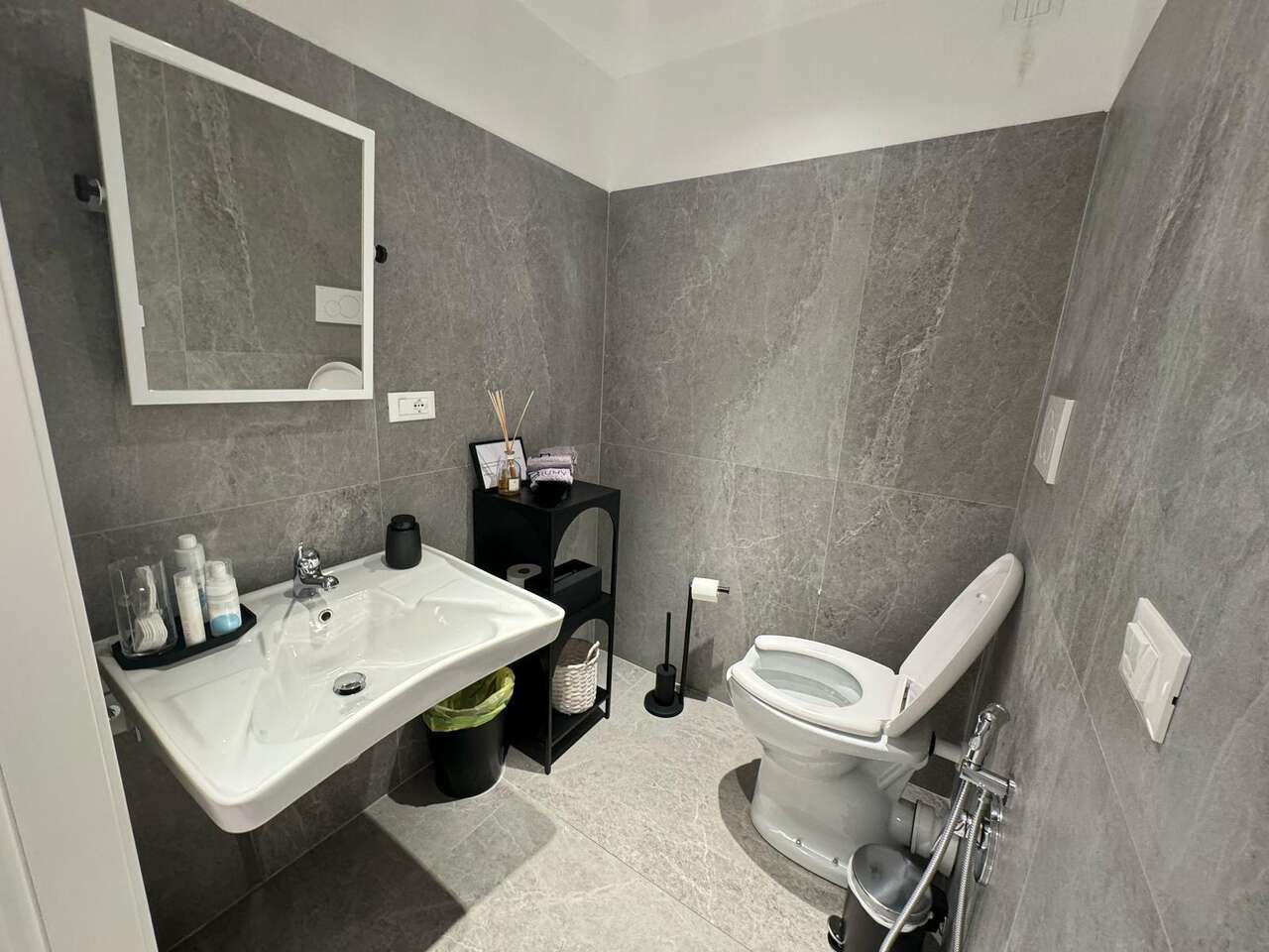 PRESTIGIOUS INCOME-GENERATING OFFICE PRESTIGIOUS INCOME-GENERATING OFFICE