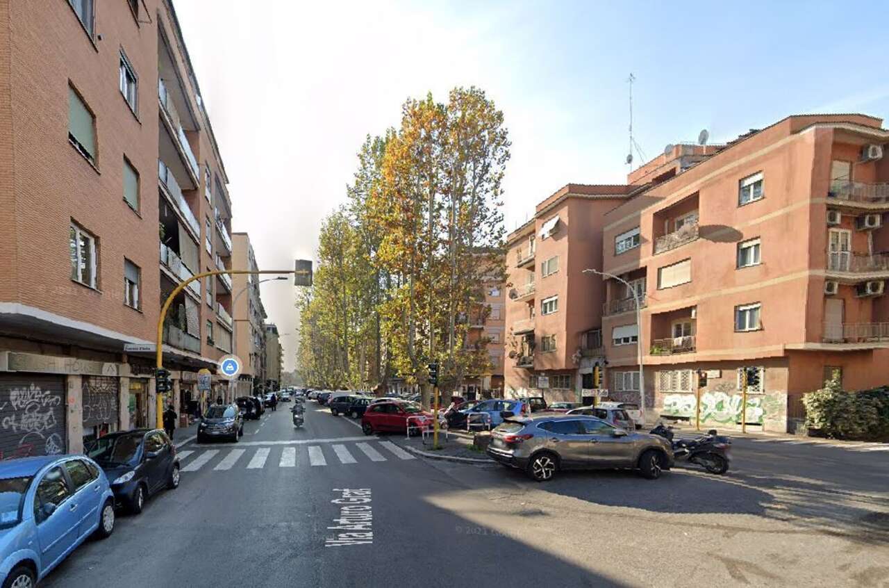 TALENTI , AMPIO LOCALE C/1 A REDDITO TALENTI , AMPIO LOCALE C/1 A REDDITO