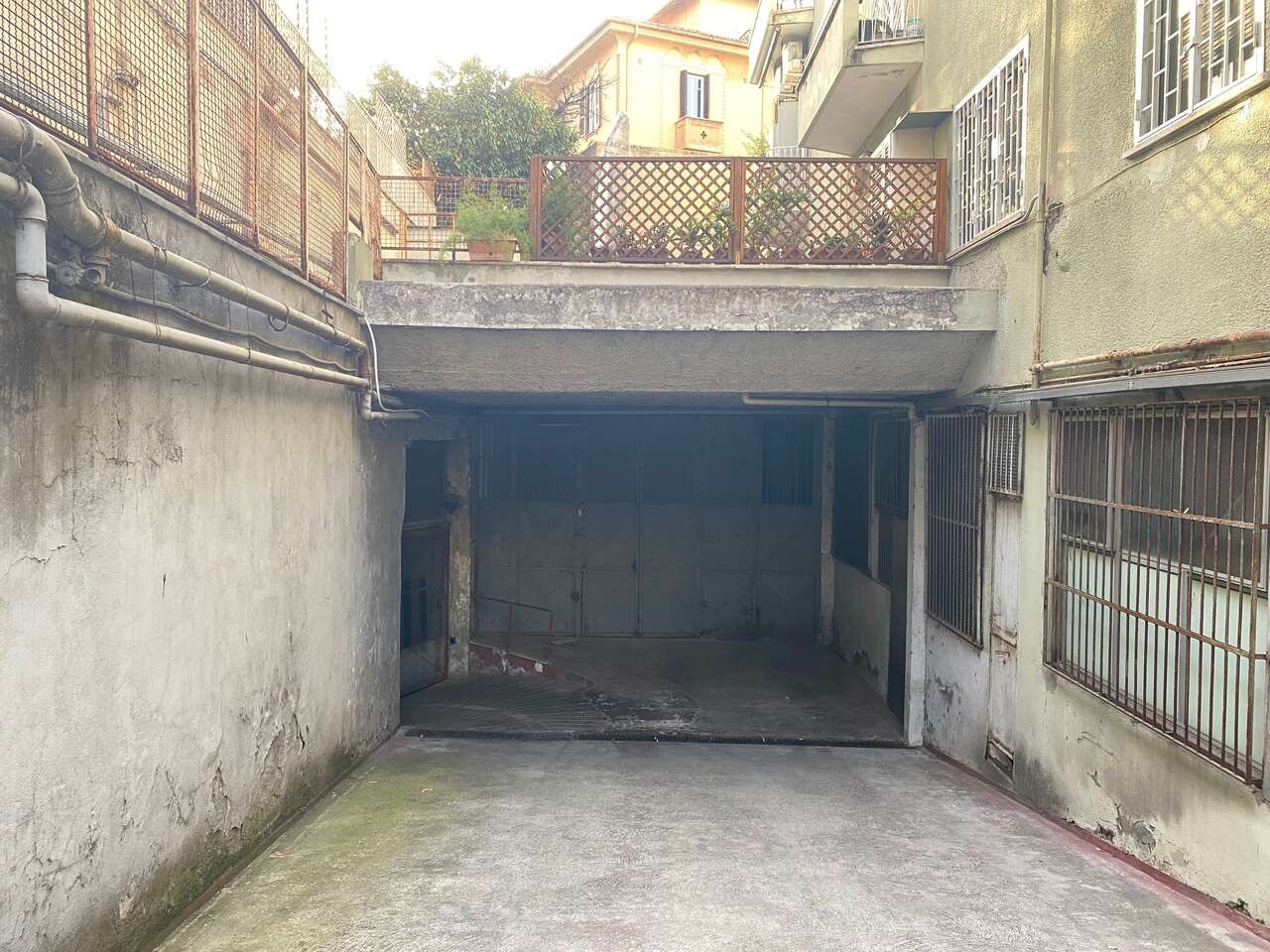 LARGE COMMERCIAL ROOM LARGE COMMERCIAL ROOM