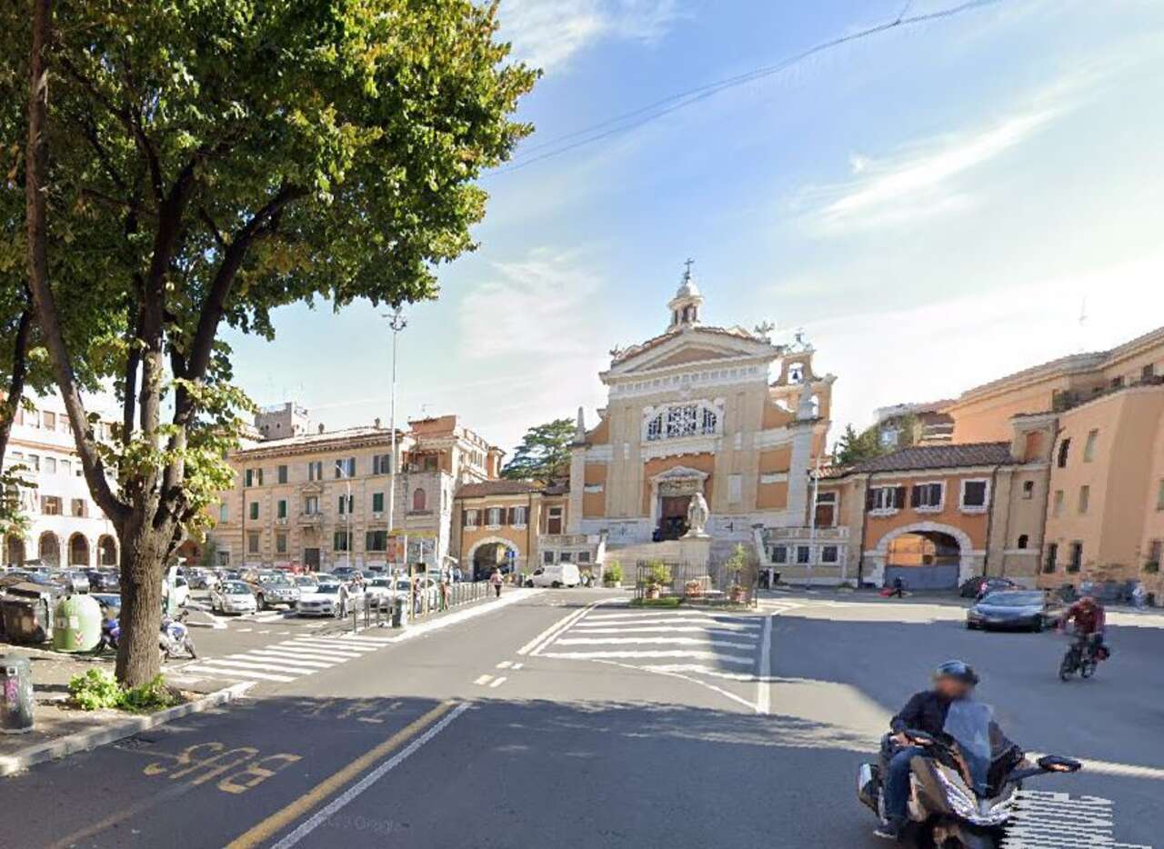 LARGE COMMERCIAL ROOM LARGE COMMERCIAL ROOM