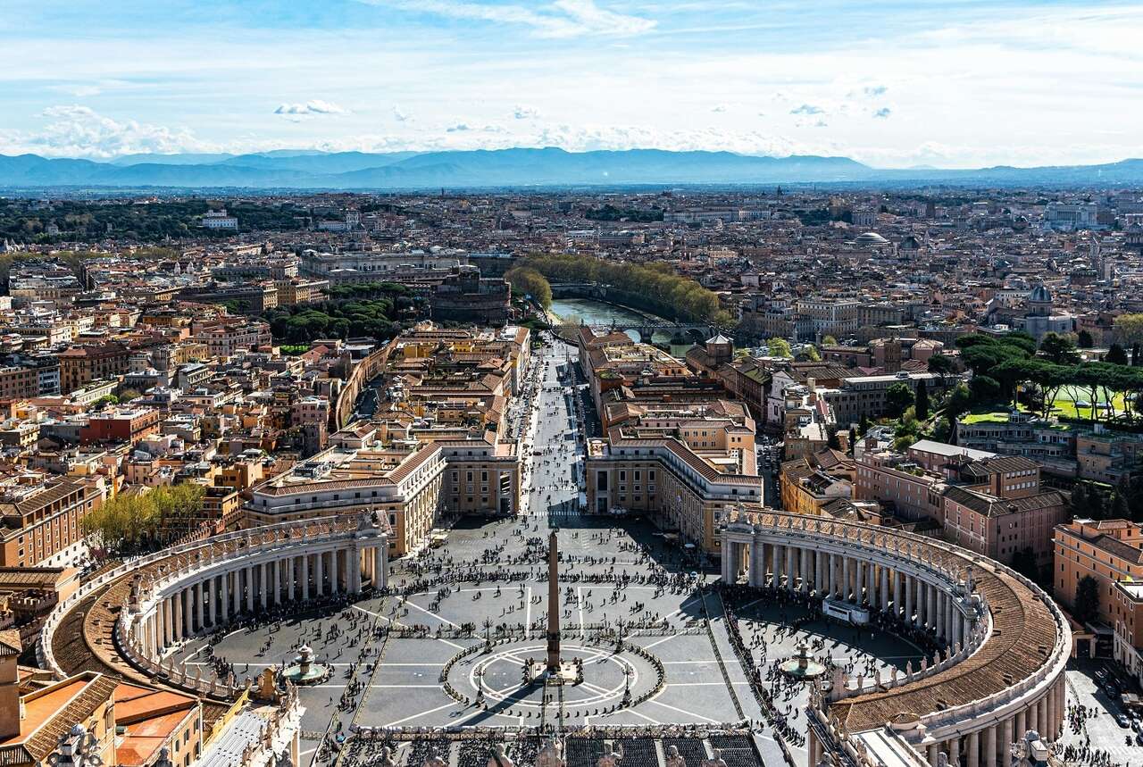 IMMOBILI A REDDITO INTERI STABILI E NEGOZI IMMOBILI A REDDITO INTERI STABILI E NEGOZI