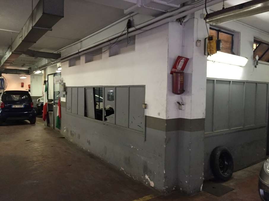 LOCALE COMMERCIALE ALTAMENTE VISIBILE LOCALE COMMERCIALE ALTAMENTE VISIBILE