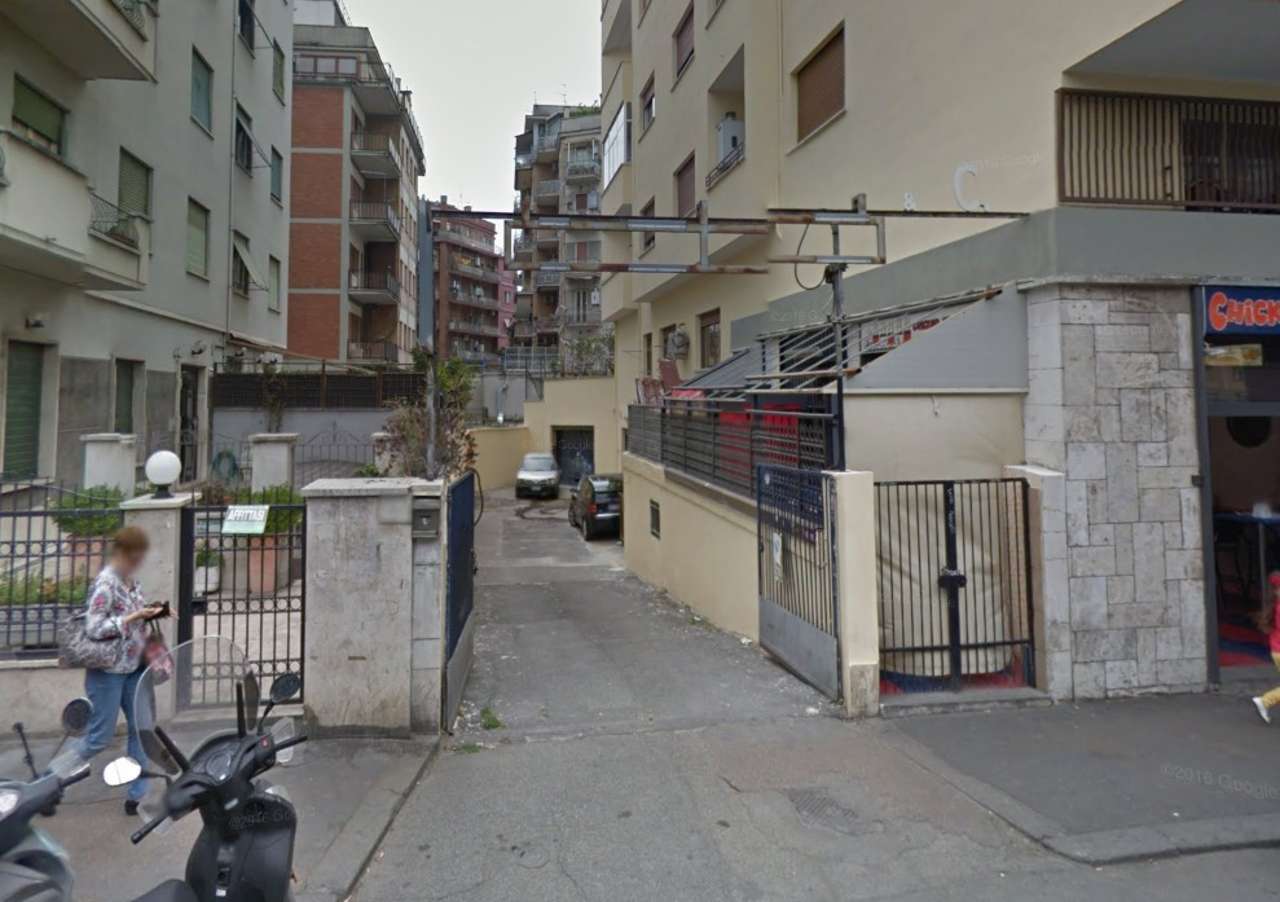 LOCALE COMMERCIALE ALTAMENTE VISIBILE LOCALE COMMERCIALE ALTAMENTE VISIBILE