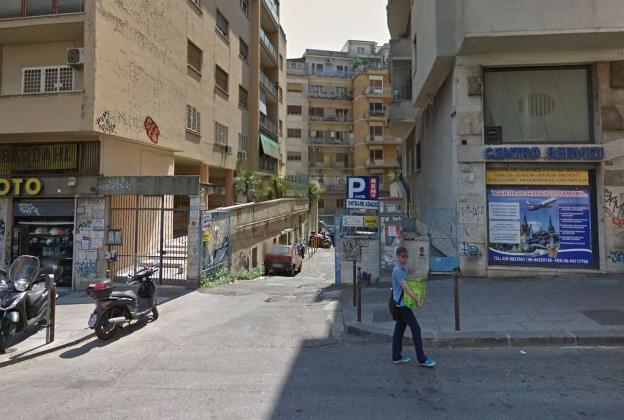 LOCALE COMMERCIALE ALTAMENTE VISIBILE LOCALE COMMERCIALE ALTAMENTE VISIBILE