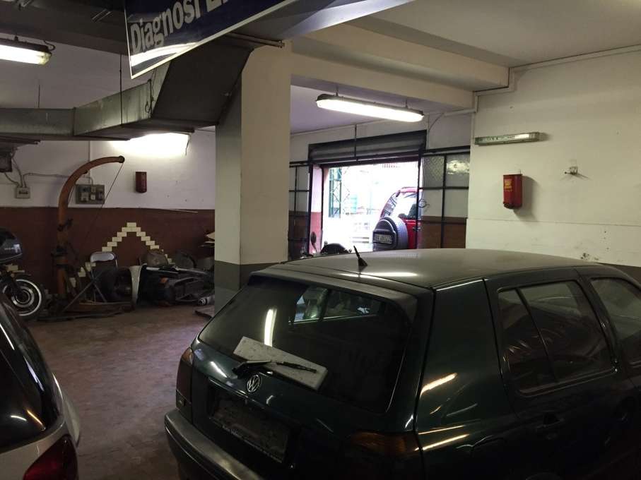 LOCALE COMMERCIALE ALTAMENTE VISIBILE LOCALE COMMERCIALE ALTAMENTE VISIBILE