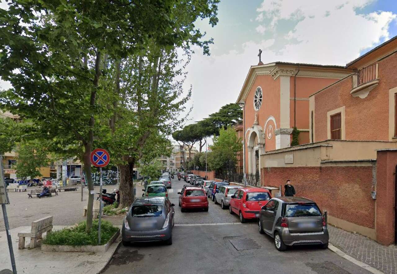 OPPORTUNITA' IMPERDIBILE, LOCALE A REDDITO OPPORTUNITA' IMPERDIBILE, LOCALE A REDDITO