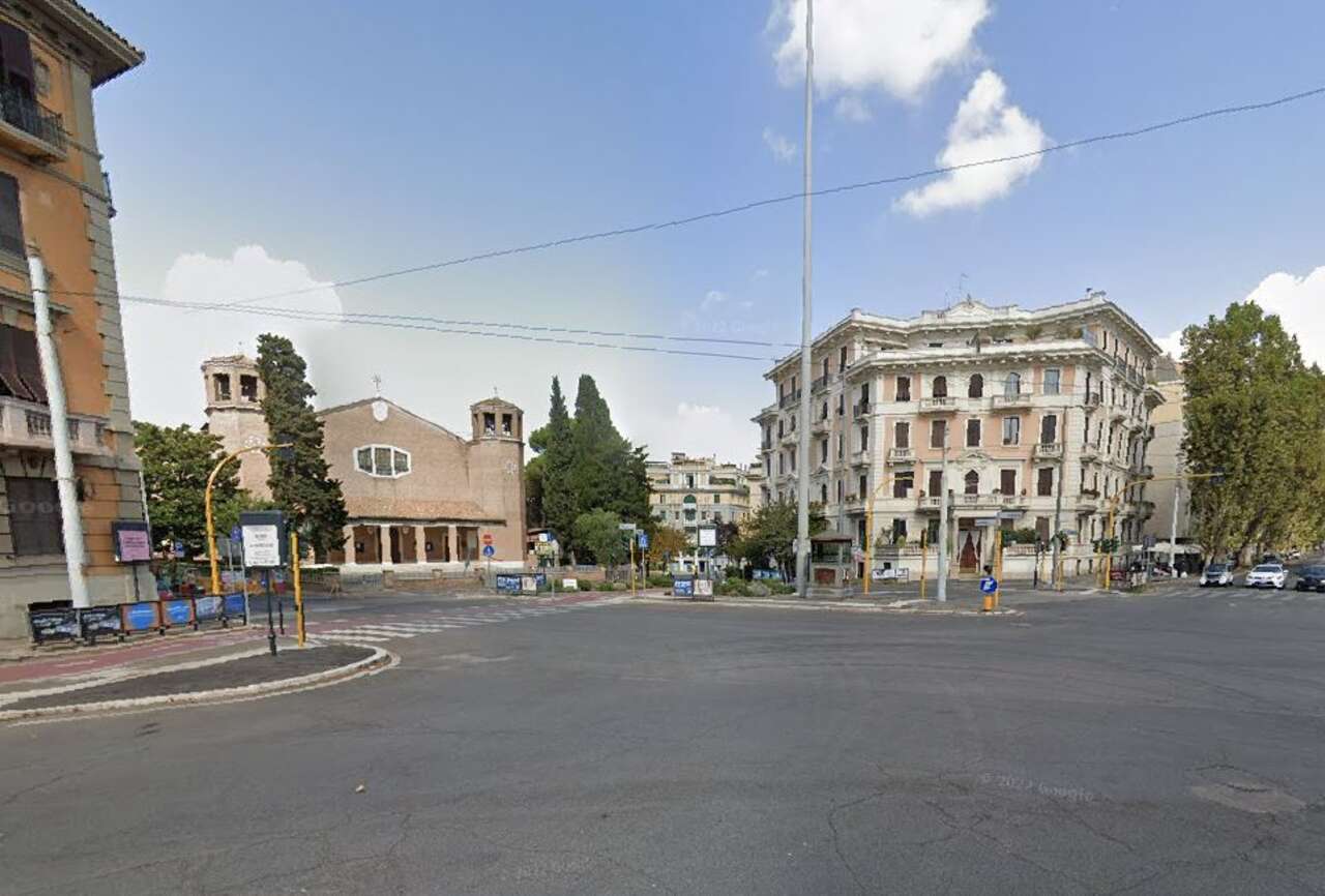 COMMERCIAL PROPERTY ON VIALE PARIOLI COMMERCIAL PROPERTY ON VIALE PARIOLI