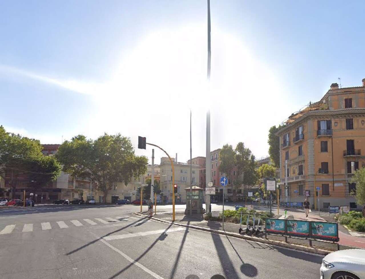 COMMERCIAL PROPERTY ON VIALE PARIOLI COMMERCIAL PROPERTY ON VIALE PARIOLI