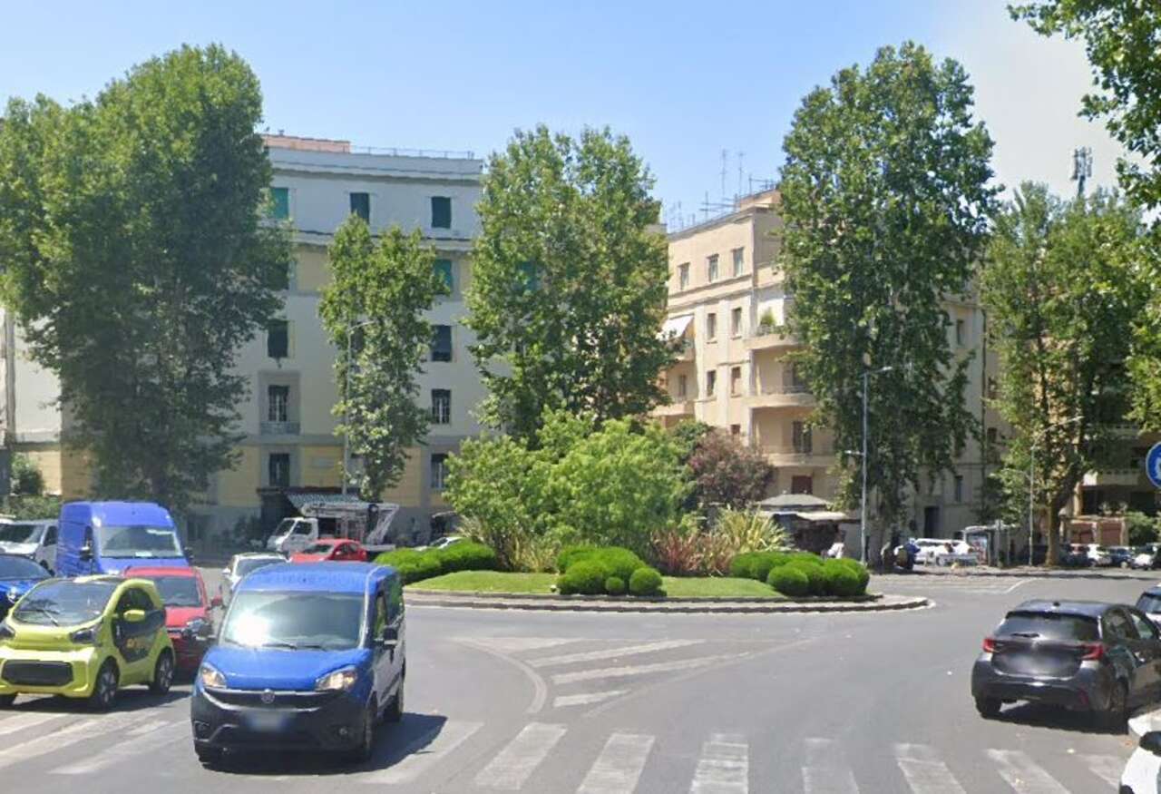 COMMERCIAL PROPERTY ON VIALE PARIOLI COMMERCIAL PROPERTY ON VIALE PARIOLI