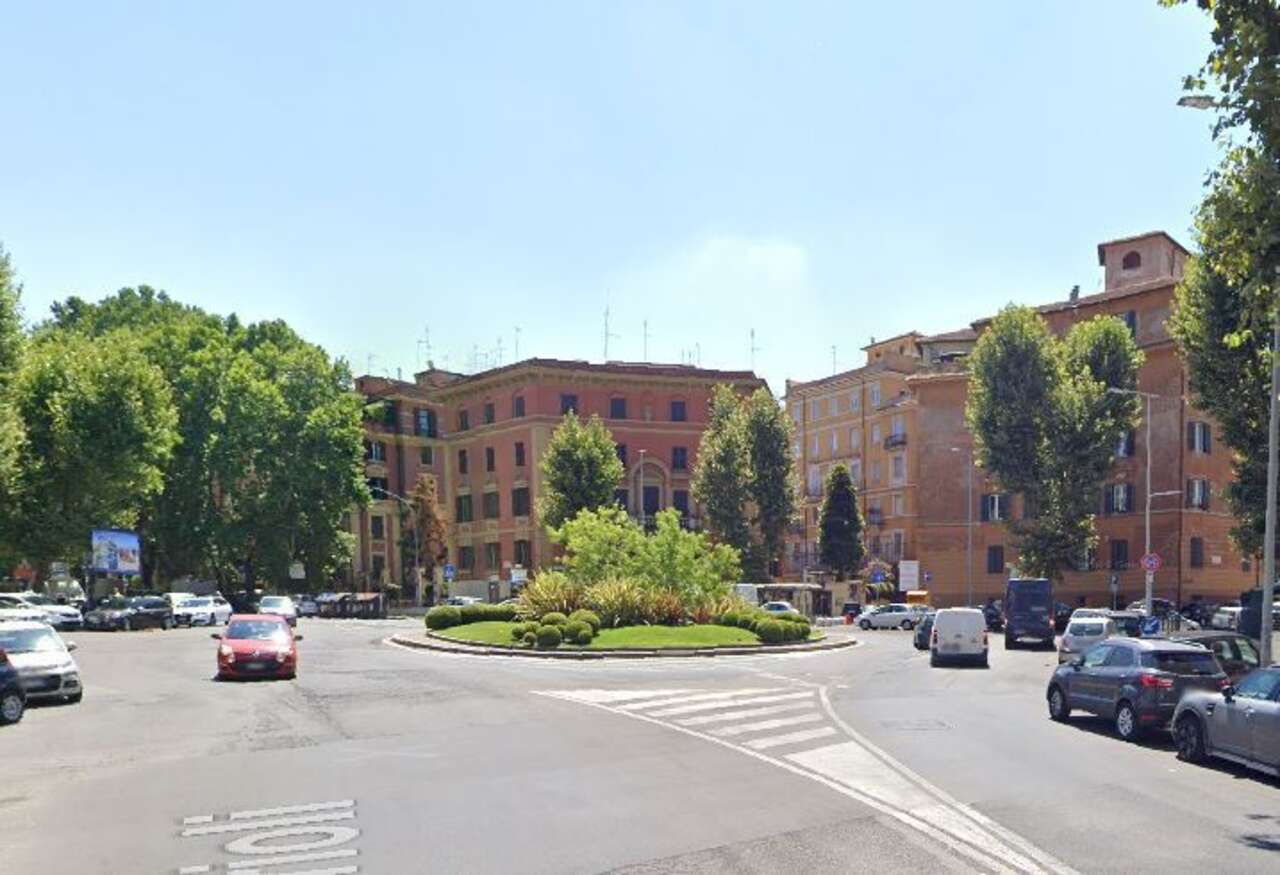 COMMERCIAL PROPERTY ON VIALE PARIOLI COMMERCIAL PROPERTY ON VIALE PARIOLI