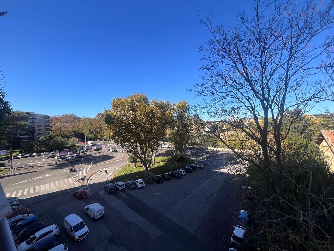 ELEGANTE APPARTAMENTO ELEGANTE APPARTAMENTO