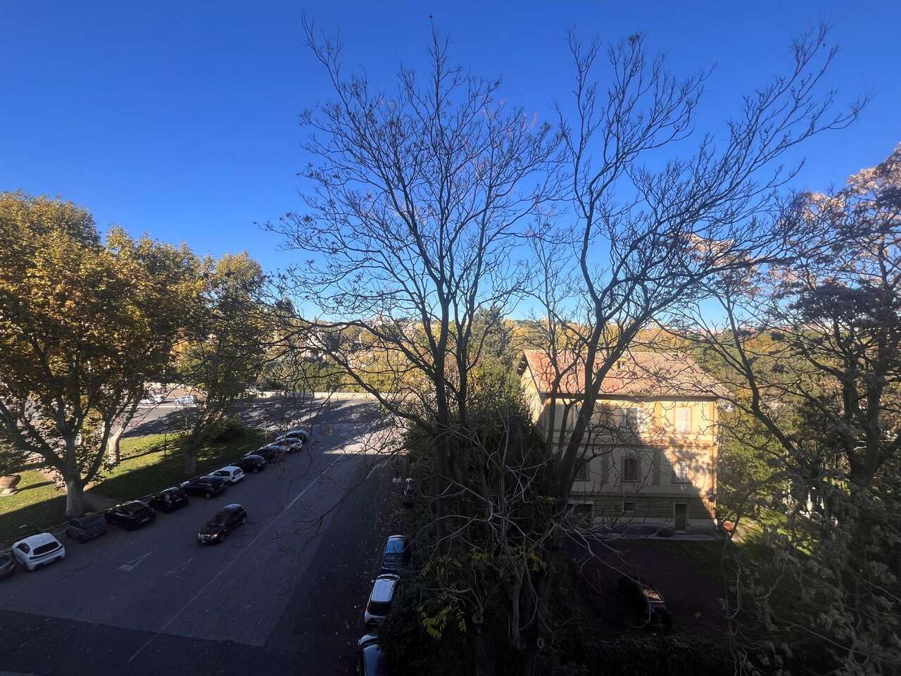 ELEGANTE APPARTAMENTO ELEGANTE APPARTAMENTO