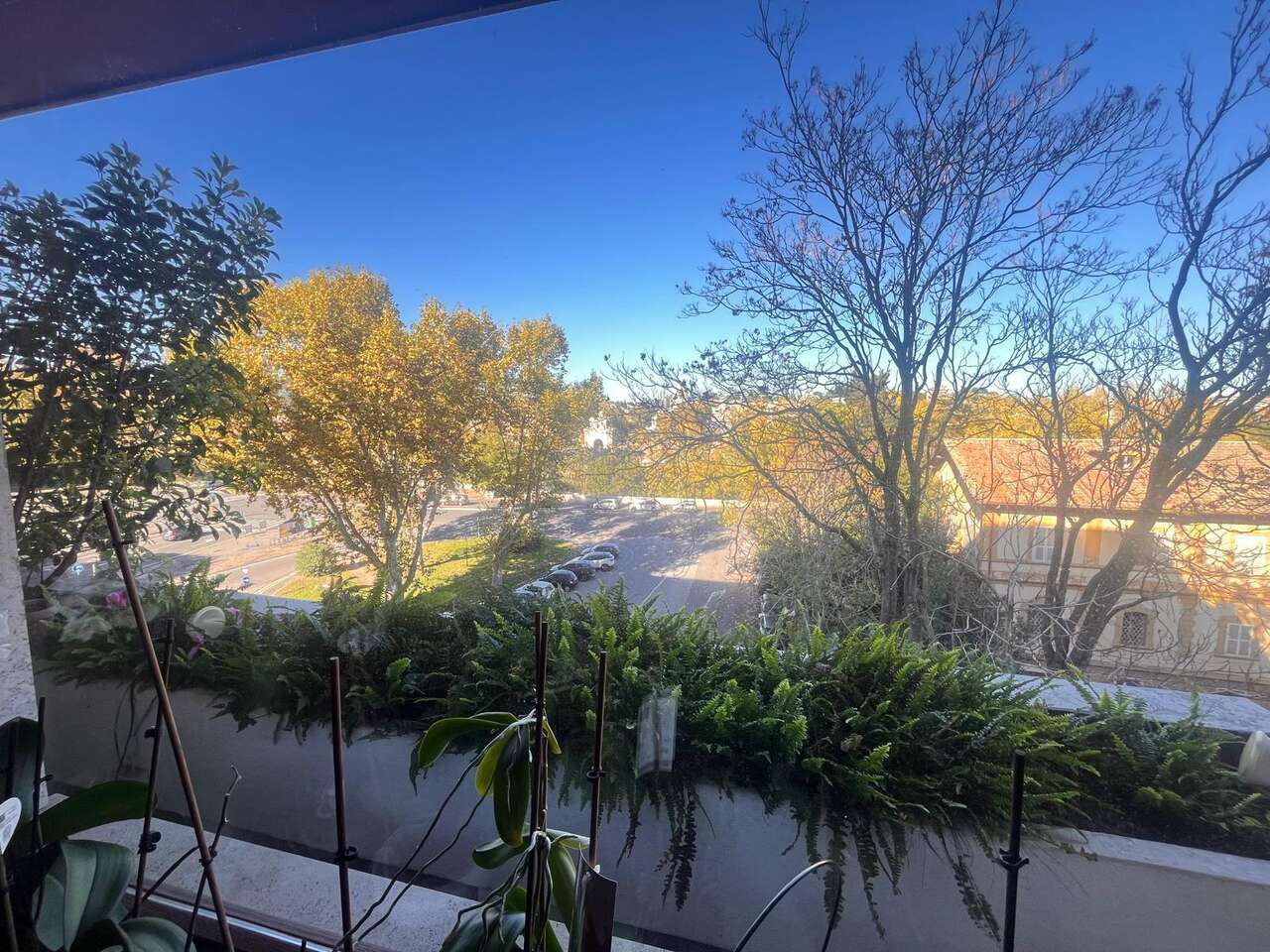 ELEGANTE APPARTAMENTO ELEGANTE APPARTAMENTO