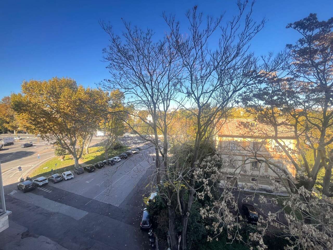 ELEGANTE APPARTAMENTO ELEGANTE APPARTAMENTO