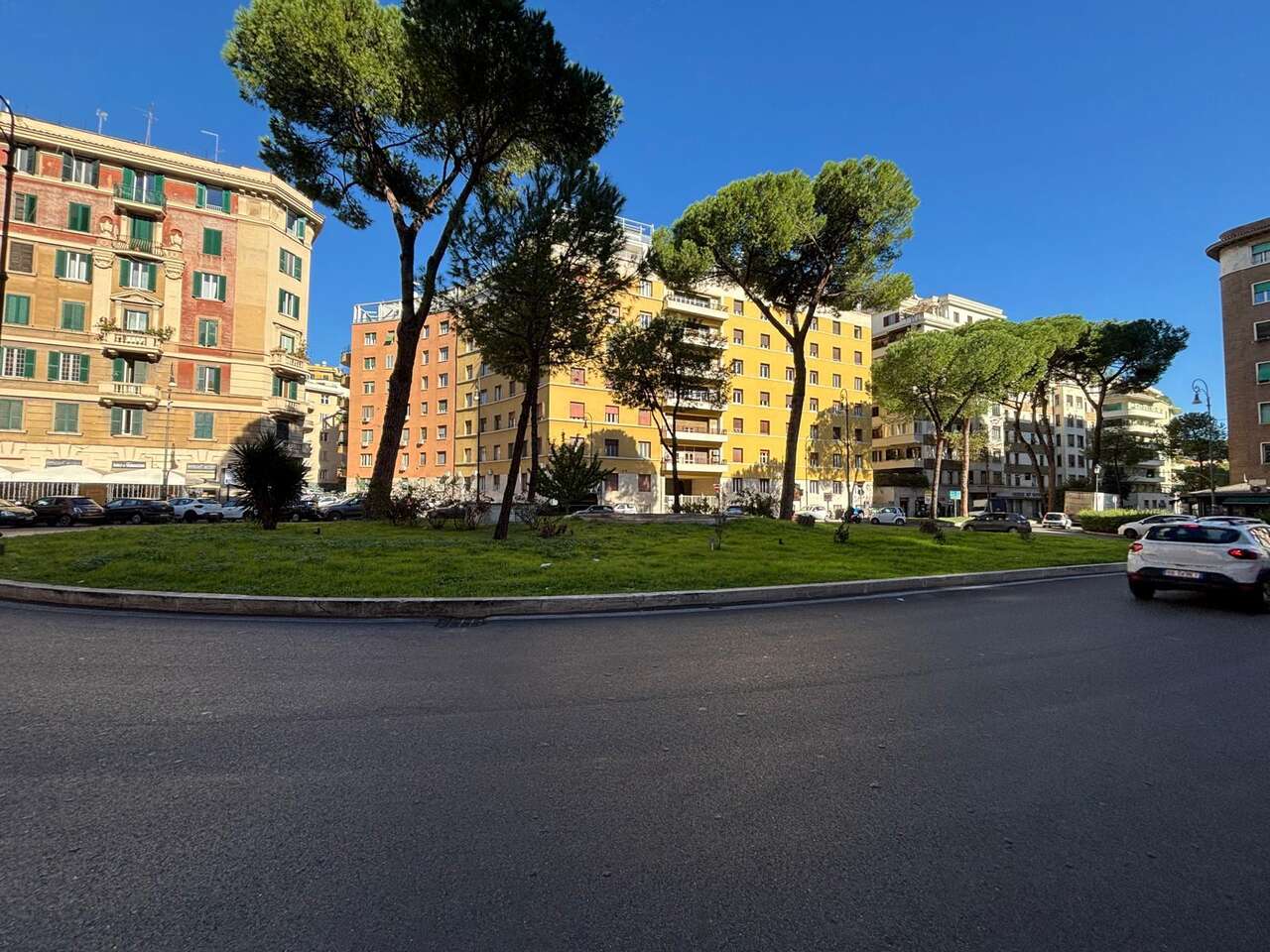 CORSO TRIESTE, LOCALE COMMERCIALE