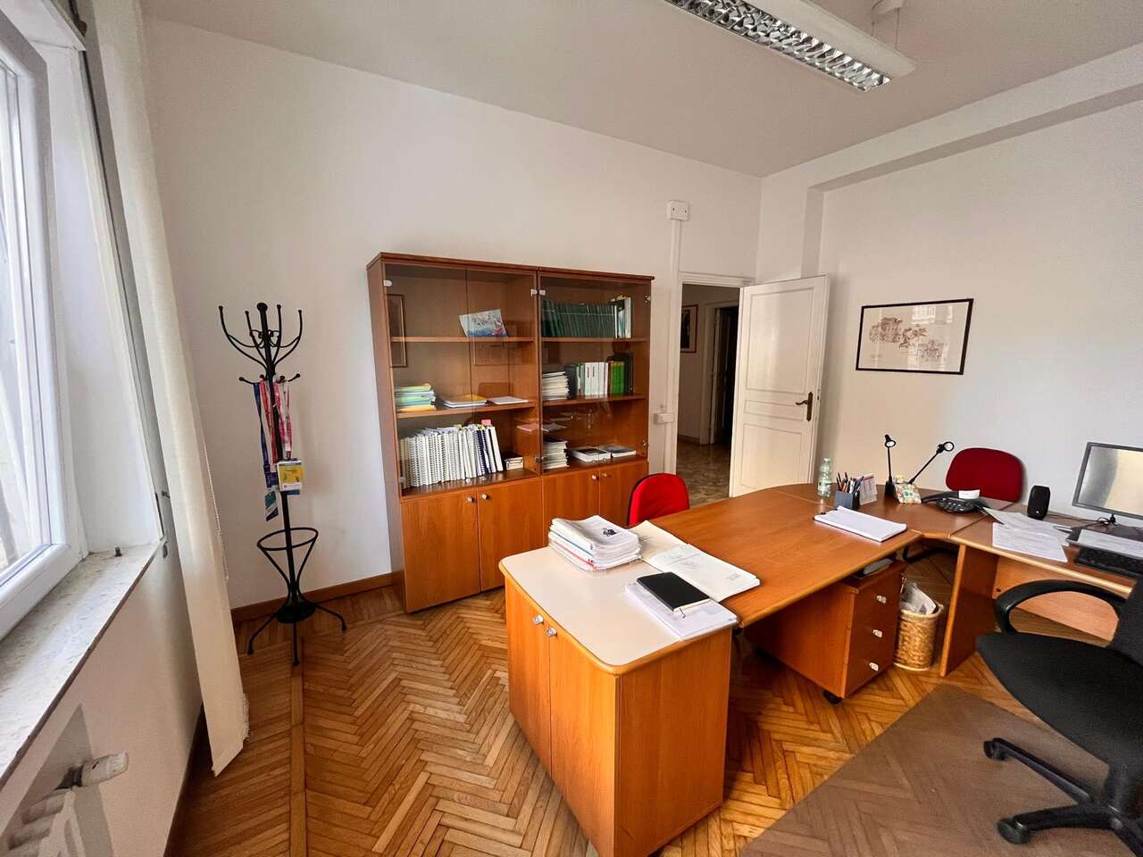 TORLONIA, LUMINOSO AMPIO UFFICIO TORLONIA, LUMINOSO AMPIO UFFICIO