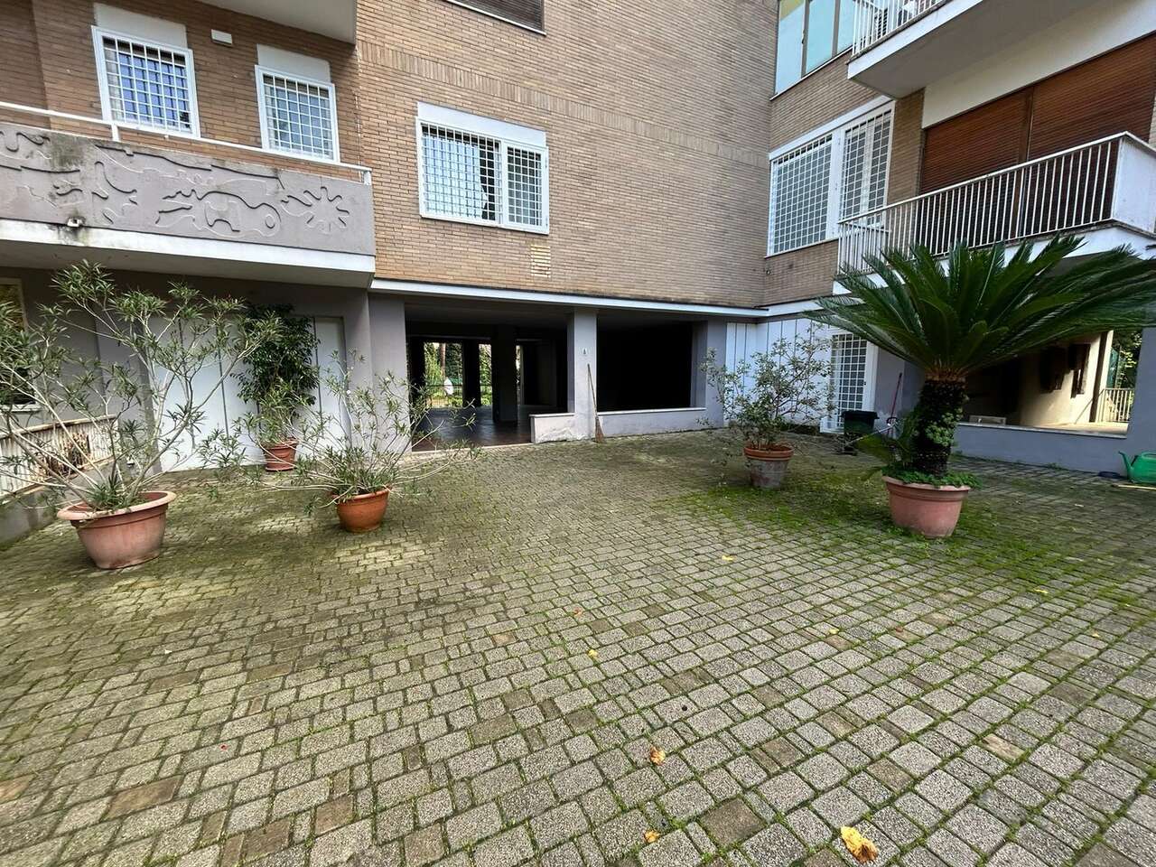 ACQUA TRAVERSA - LARGE LIVING SPACE ACQUA TRAVERSA - LARGE LIVING SPACE