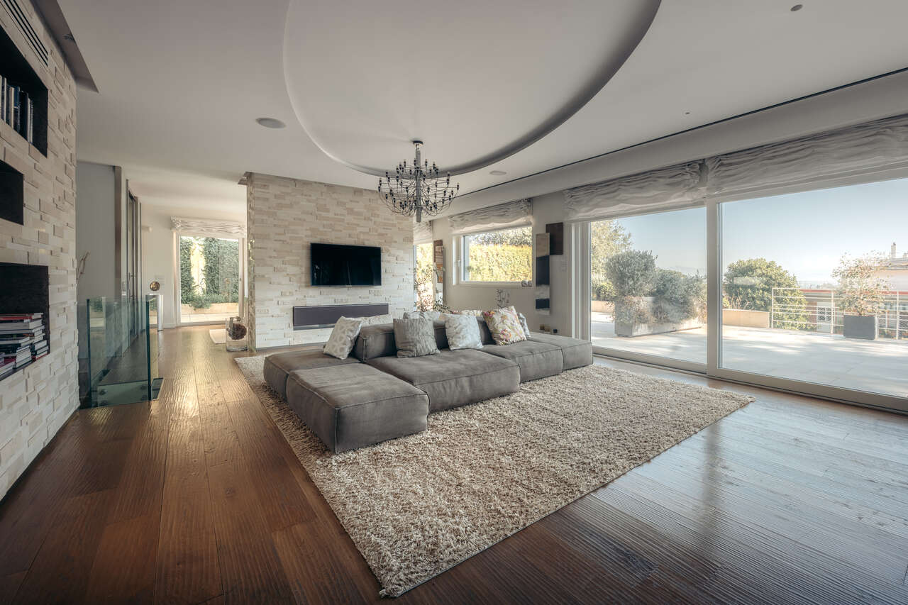 VILLA UNIFAMILIARE CON PARCO E PISCINA