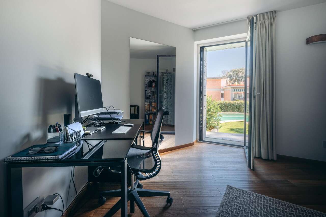 VILLA UNIFAMILIARE CON PARCO E PISCINA