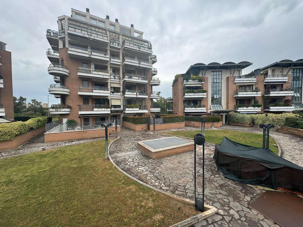 IN THE PRESTIGIOUS PAPILLO COMPLEX IN THE PRESTIGIOUS PAPILLO COMPLEX