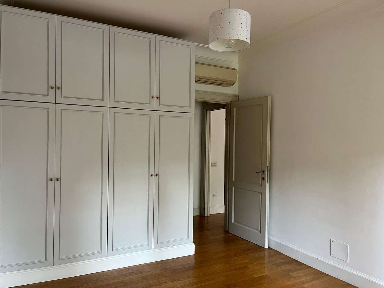 ELEGANT APARTMENT ELEGANT APARTMENT