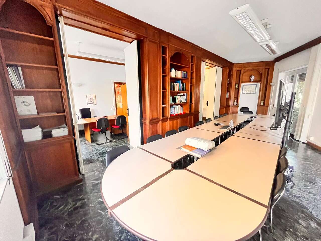 Torlonia, Bright and Spacious Office Torlonia, Bright and Spacious Office