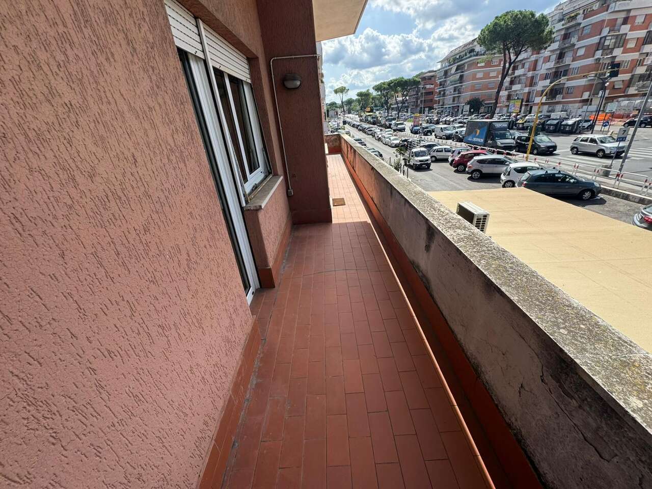 VIA FLAMINIA NUOVA AMPIO APPARTAMENTO