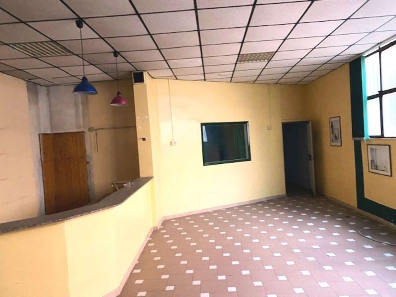 COMMERCIAL PREMISES TO RENOVATE COMMERCIAL PREMISES TO RENOVATE