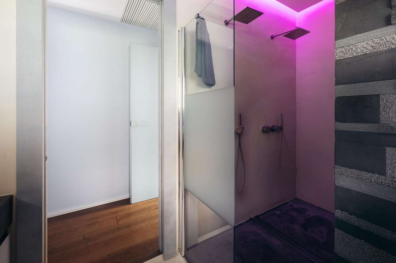 SINGLE FAMILY, VILLA WITH PARK AND SWIMMING POOL.