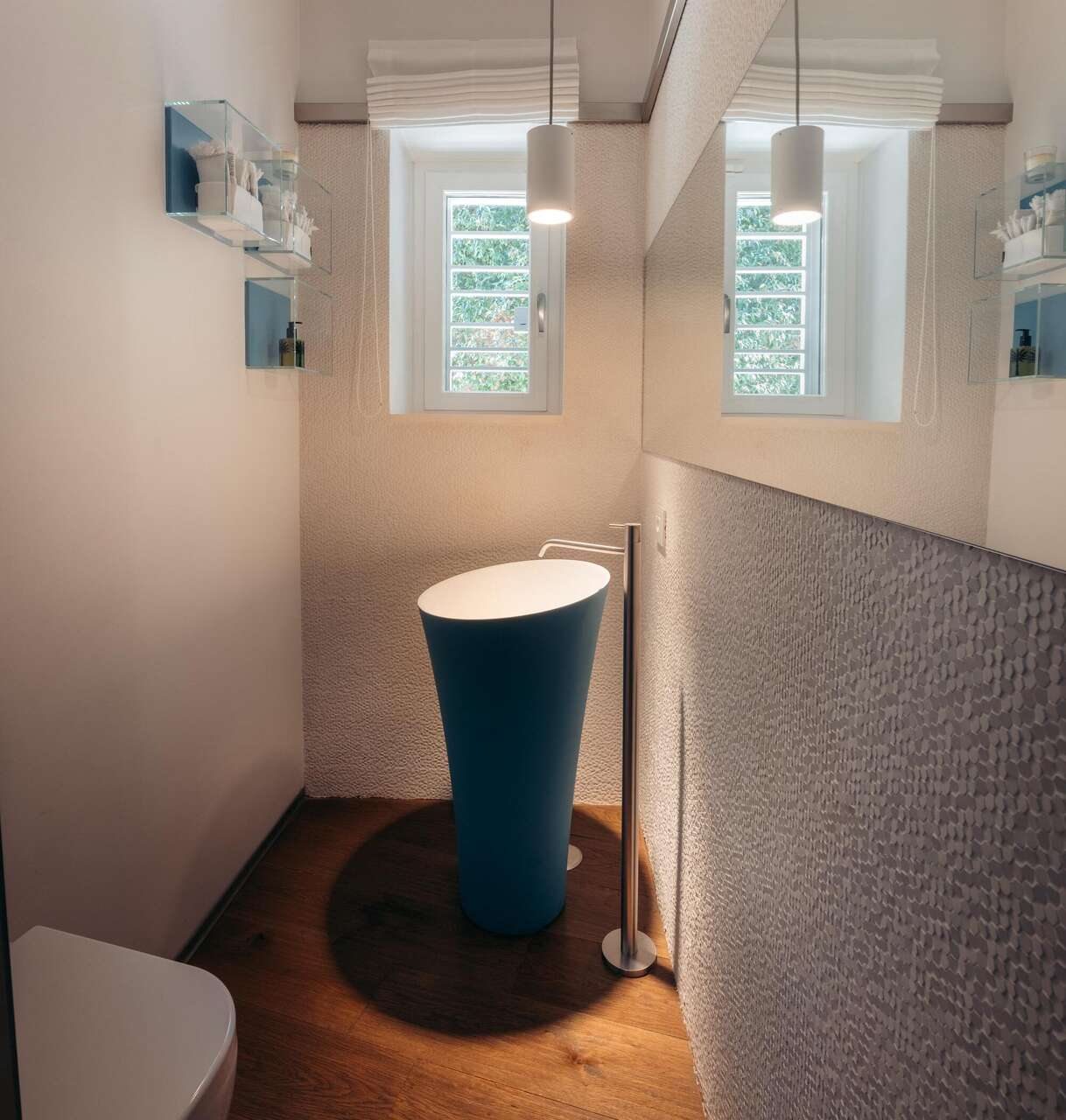 SINGLE FAMILY, VILLA WITH PARK AND SWIMMING POOL.