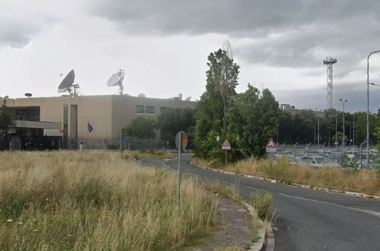 SAXA RUBRA, AD. CENTRO RAI, AMPIO CAPANNONE