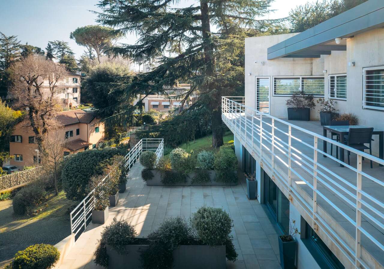 VILLA UNIFAMILIARE CON PARCO E PISCINA