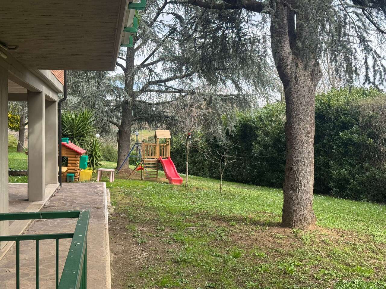 ATTICO CON TERRAZZE E POSTO AUTO