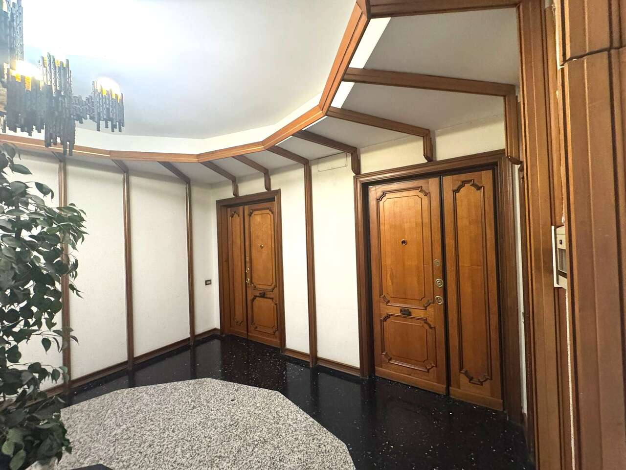 VIALE VATICANO, APPARTAMENTO DA RISTRUTTURARE