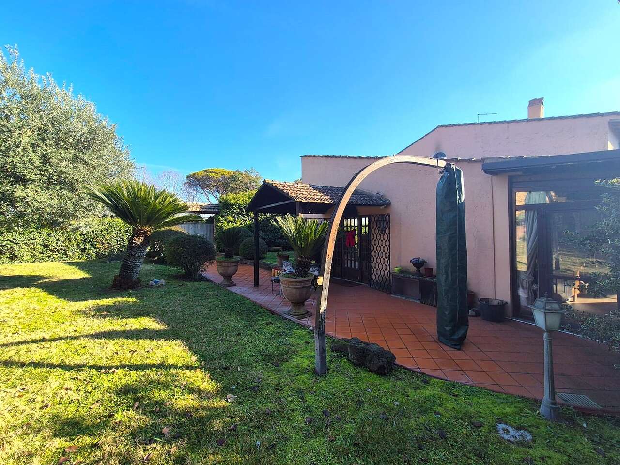 SCORANO, VILLA WITH GARDEN