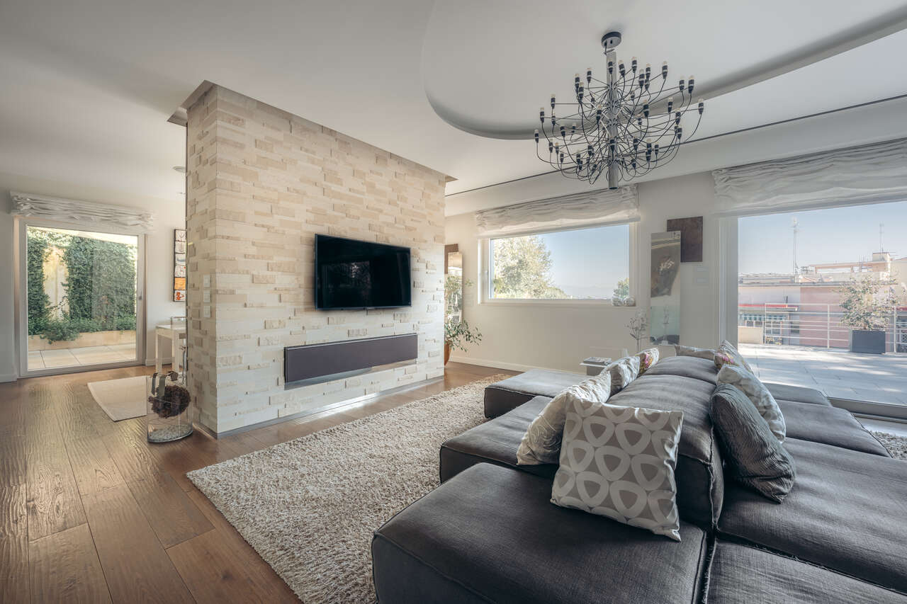 SINGLE FAMILY, VILLA WITH PARK AND SWIMMING POOL.