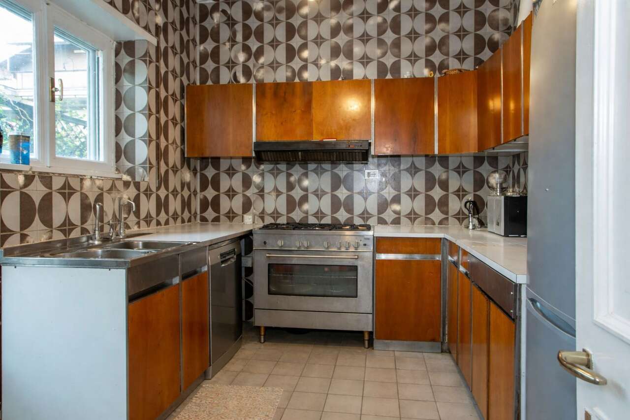 IN A PRESTIGIOUS RESIDENTIAL COMPLEX