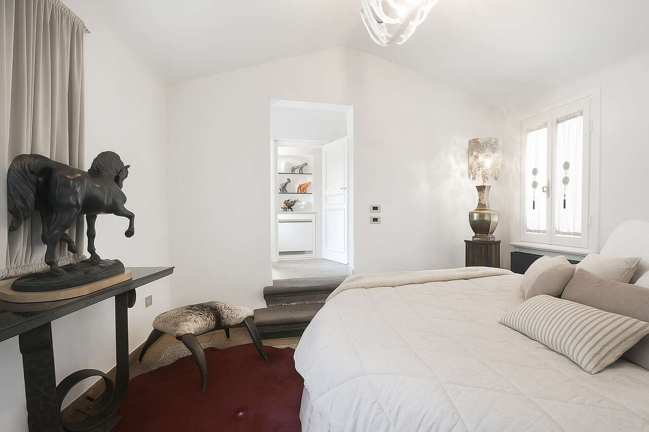 TRASTEVERE, BEAUTIFUL PROPERTY ON MULTIPLE LEVELS