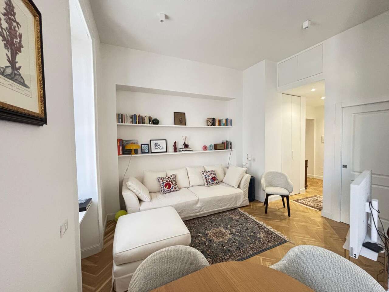 STYLISH TWO ROOM APARTMENT IN PARIOLI