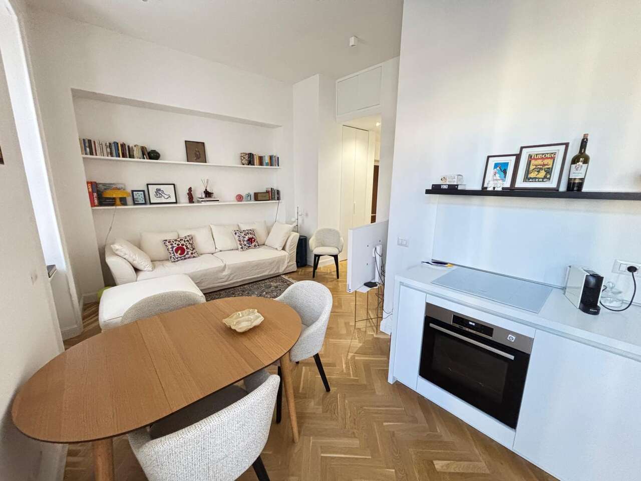 STYLISH TWO ROOM APARTMENT IN PARIOLI