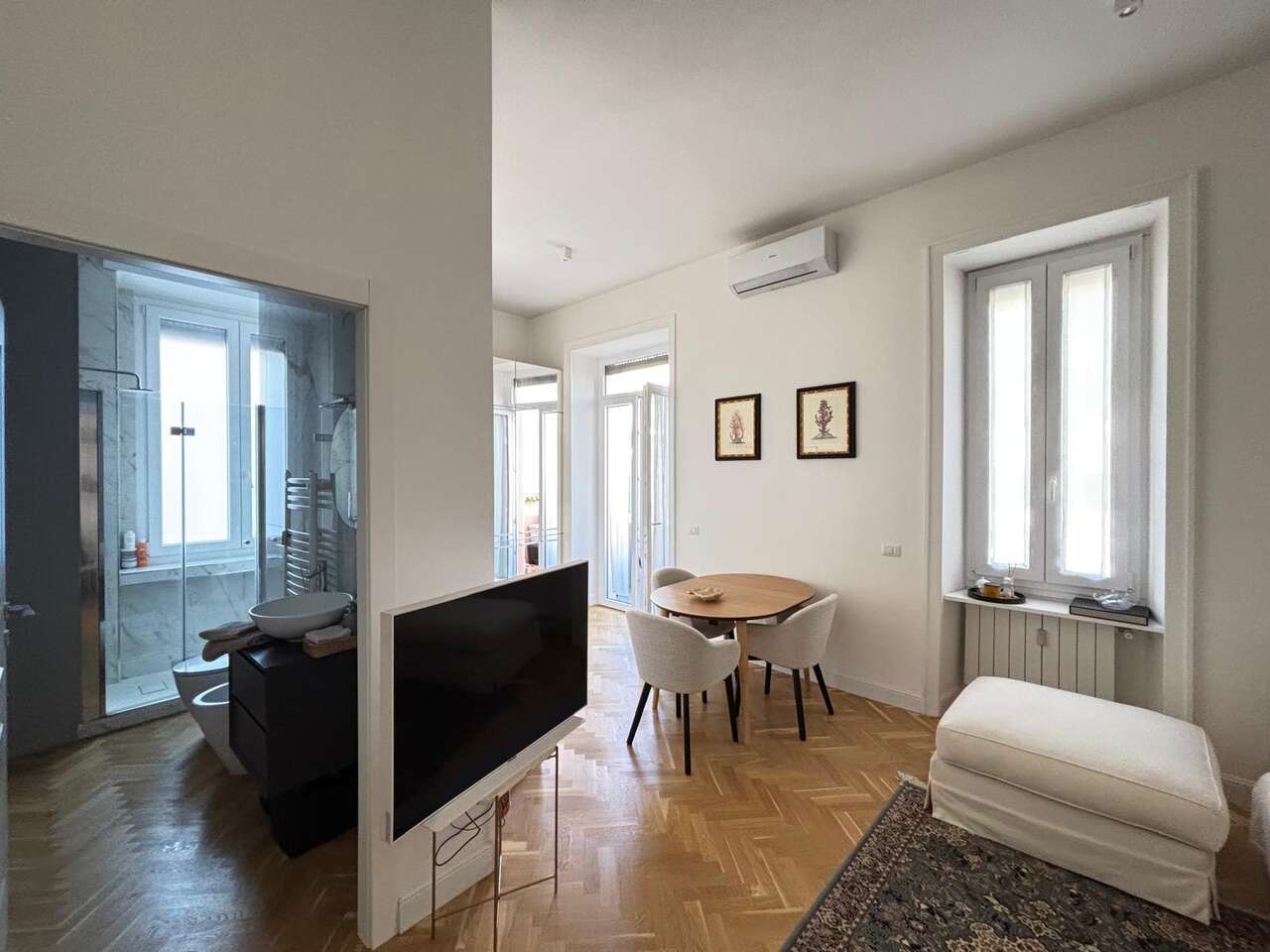 STYLISH TWO ROOM APARTMENT IN PARIOLI