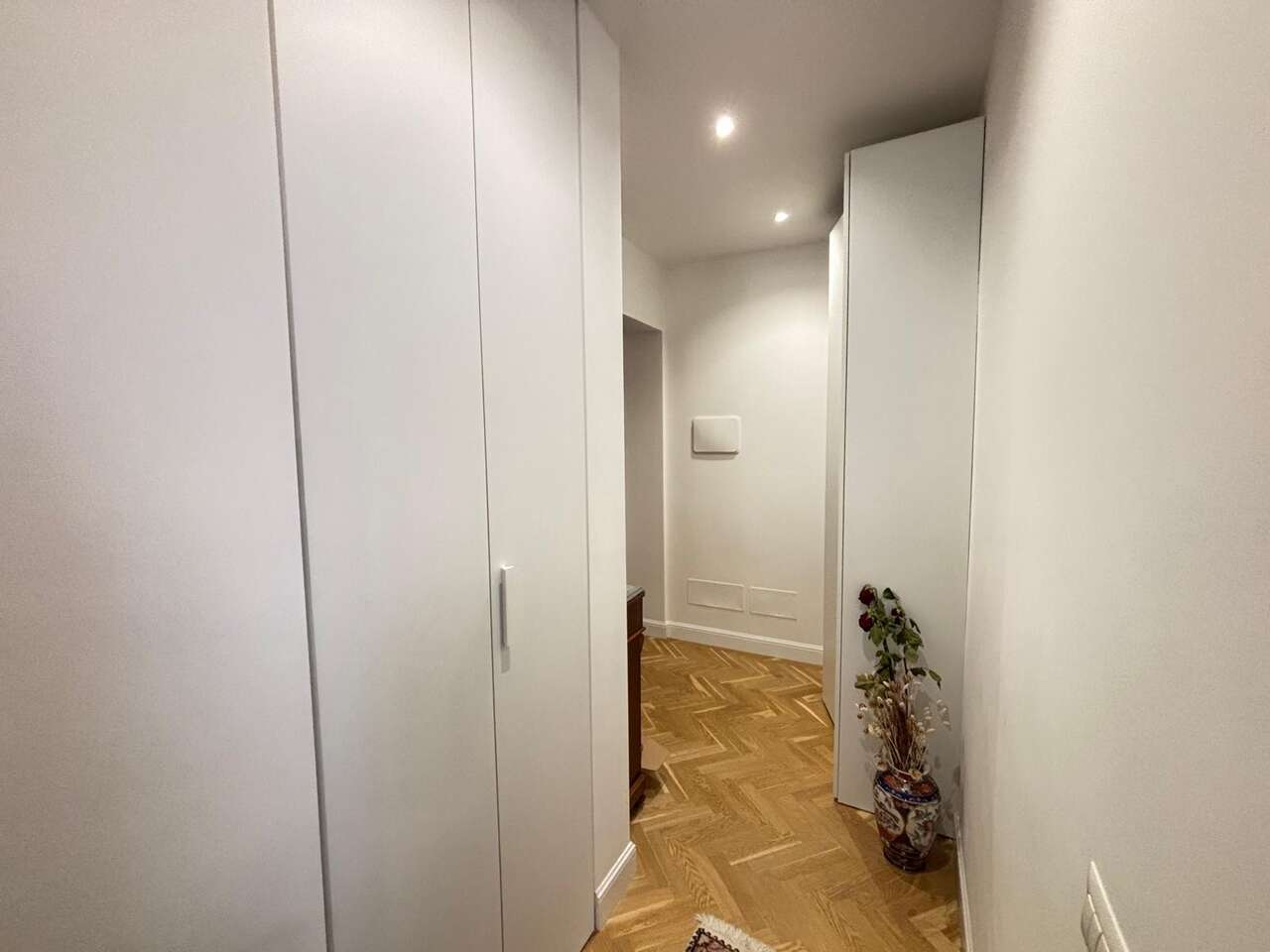 STYLISH TWO ROOM APARTMENT IN PARIOLI