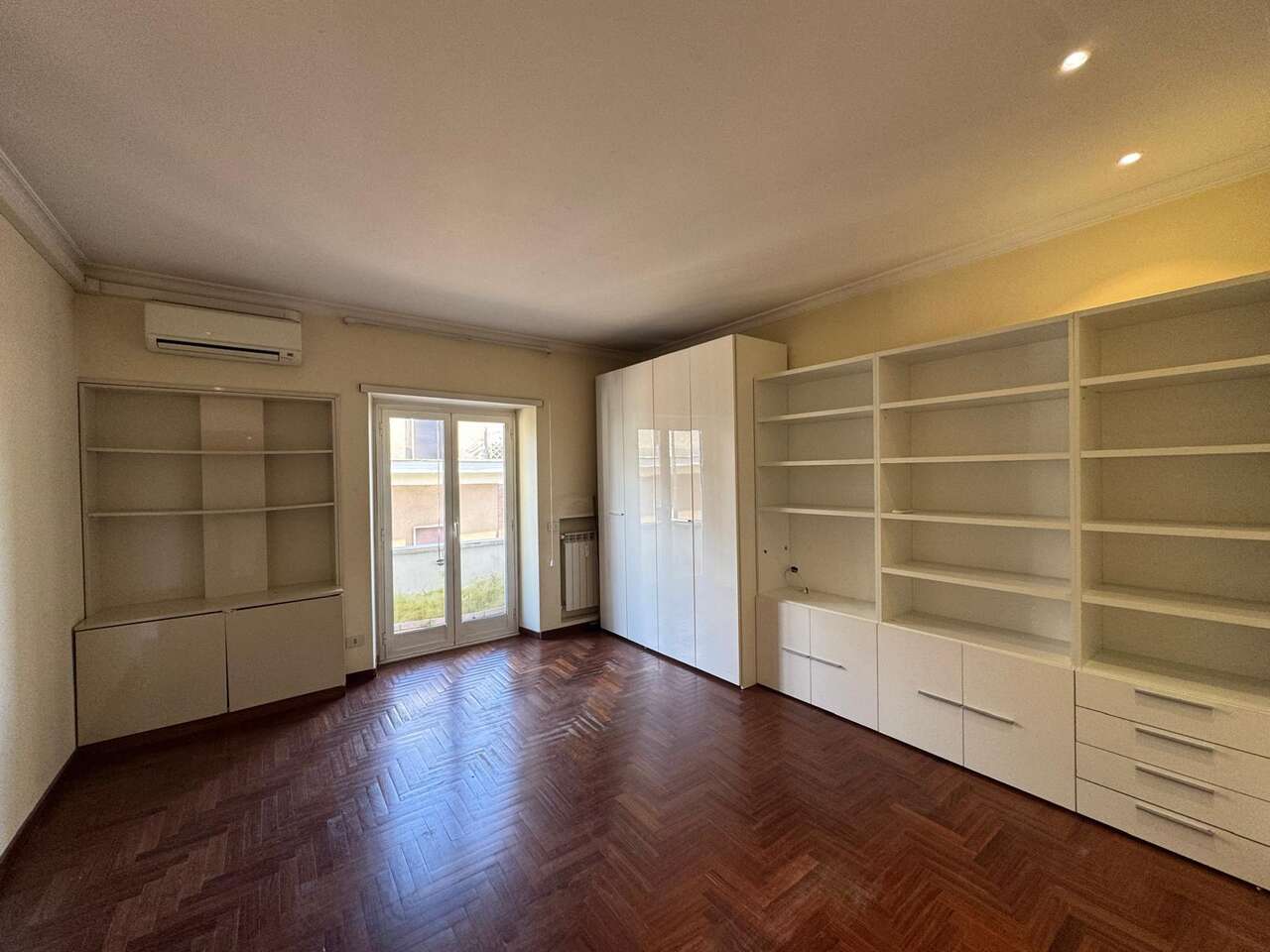 CHARMING APARTMENT IN MONTI PARIOLI